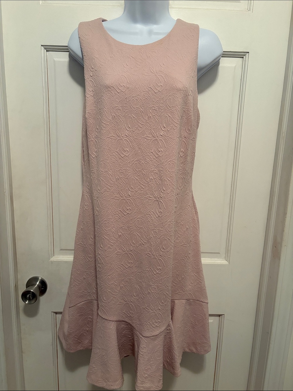 Ivanka Trump Sleeveless Textured A-Line Dress in Blush Pink size 10